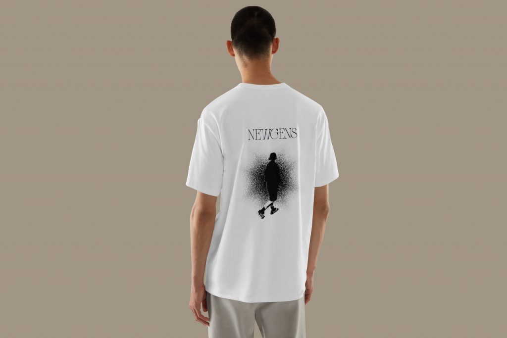 Homme portant un t shirt